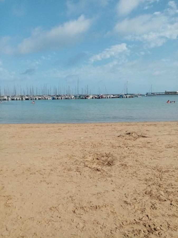 Apartamento Con Buena Vista Leilighet Torrevieja Eksteriør bilde